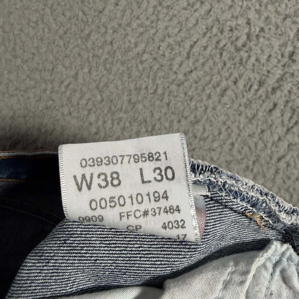 Levis Jeans Mens 38x30 (Fits 36) 501 Original Fit Straight Leg Button Fly Denim - Picture 4 of 11